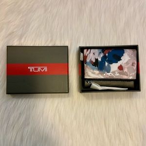 TUMI Voyageur Flap Folding Card Case Coin WALLET Blush Floral. BRAND NEW!!